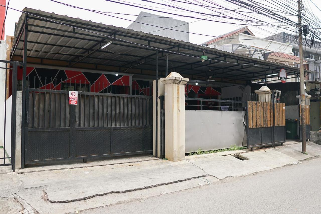 Cosmo Tanjung Duren Mitra Reddoorz Jakarta Exterior foto