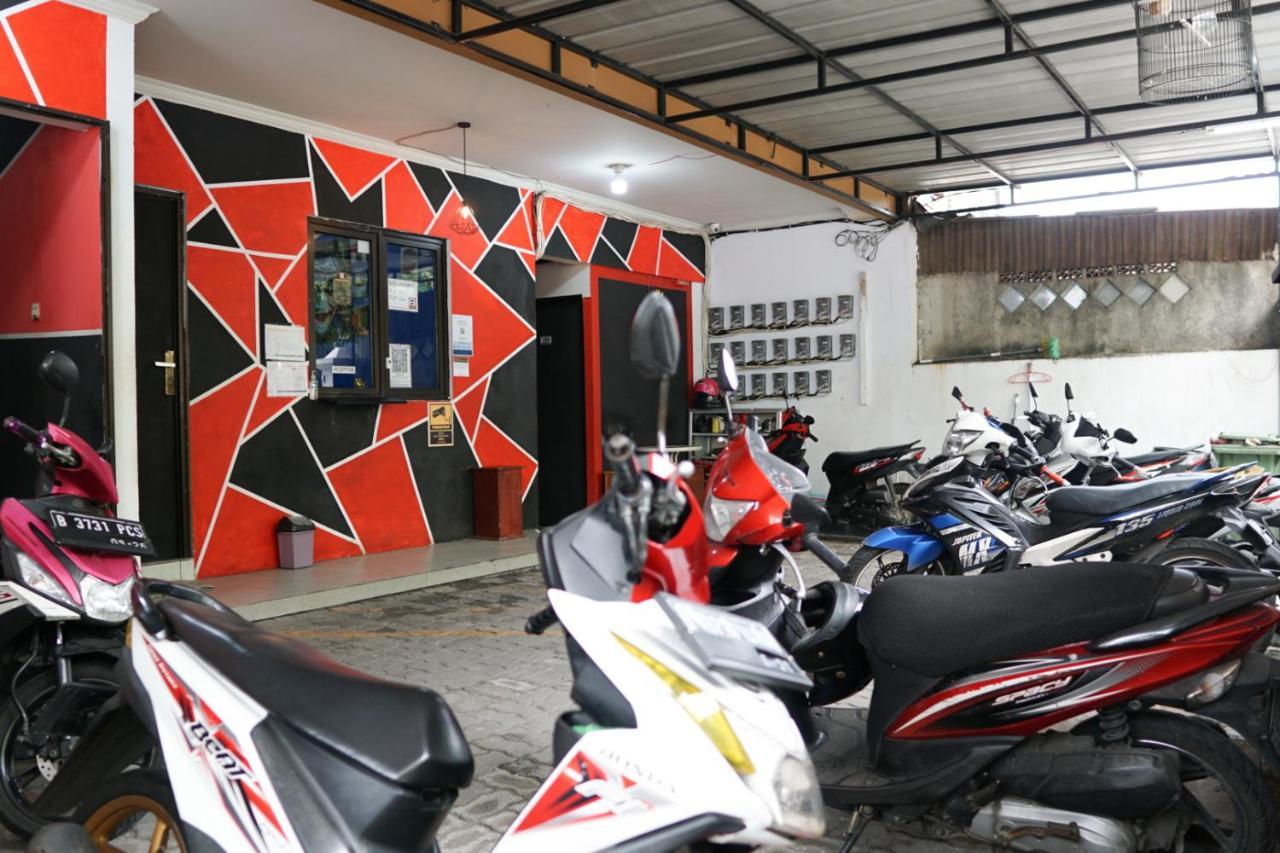 Cosmo Tanjung Duren Mitra Reddoorz Jakarta Exterior foto